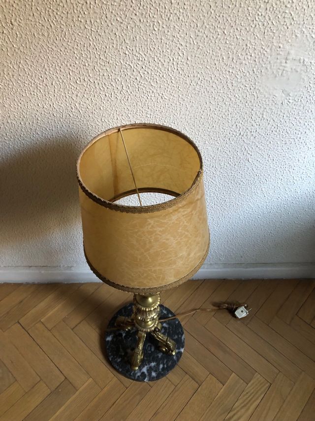 Lámpara de mesa bronce y mármol