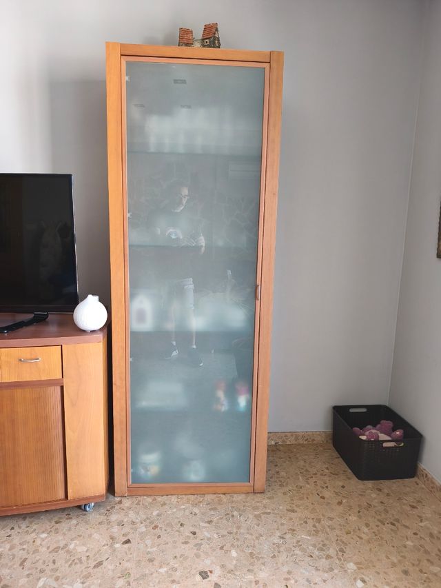 Cristalera madera cerezo y cristal