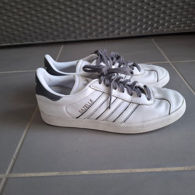 Zapatillas Adidas Gazelle Blanca y Gris