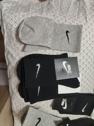 5 pares 15 € Calcetines Nike blancos 
Valen