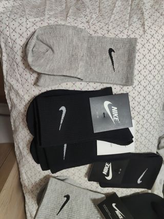 5 pares 15 € Calcetines Nike blancos 
Valen