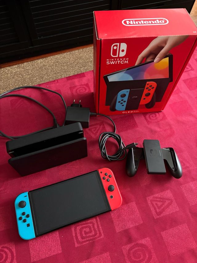 Nintendo Switch OLED - Azul y Rojo