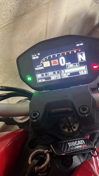 Ducati Monster 821 Roja