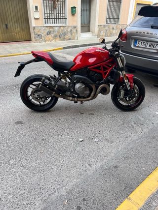 Ducati Monster 821 Roja