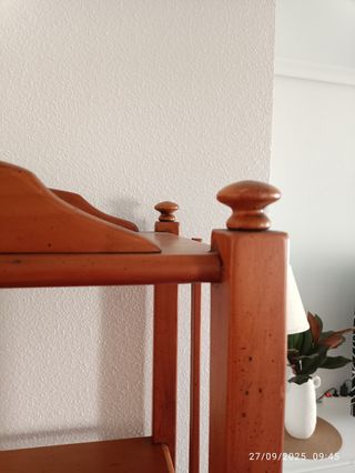 Estantería de madera maciza rústica
