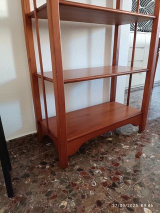 Estantería de madera maciza rústica