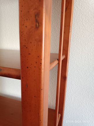 Estantería de madera maciza rústica