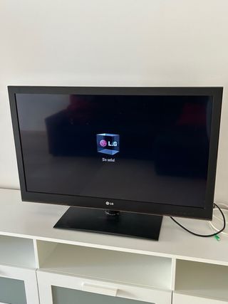 Televisor LG negro de 42 pulgadas