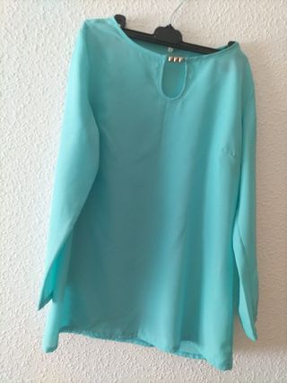 Blusa mujer escote con detalle cadena