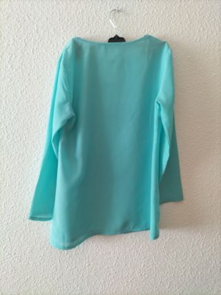 Blusa mujer escote con detalle cadena