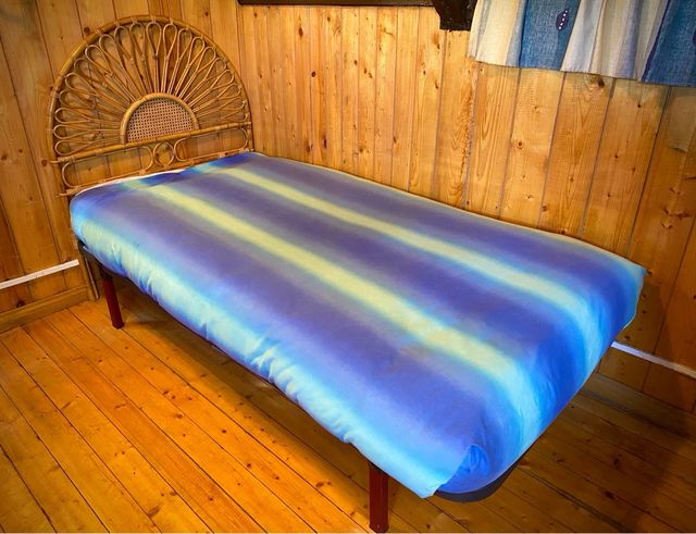 CAMA DE 90 CM., CON COLCHÓN Y CABECERO