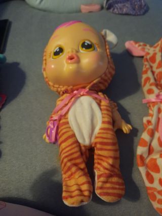 Bebés Llorones: 2 muñecos y traje