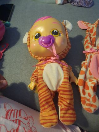 Bebés Llorones: 2 muñecos y traje