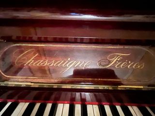 Piano antiguo Chassaigne Frères – piano vertical d