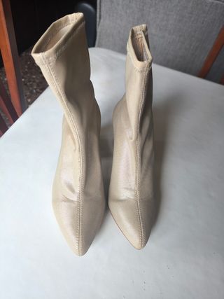 Botas doradas tacón punta fina