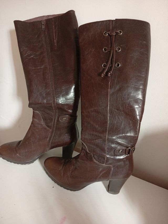 Botas de cuero marrones