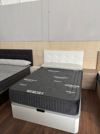 Se venden canapés y colchones