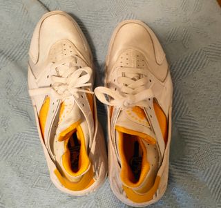 Zapatillas Nike Air Blancas y Amarillas