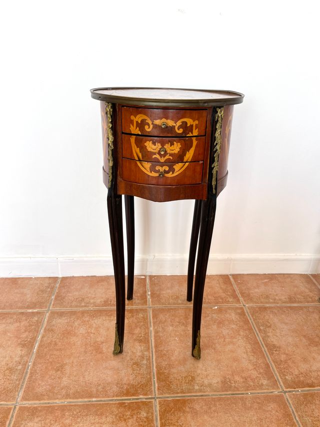 Mesa lateral francesa em marchetaria do século XIX