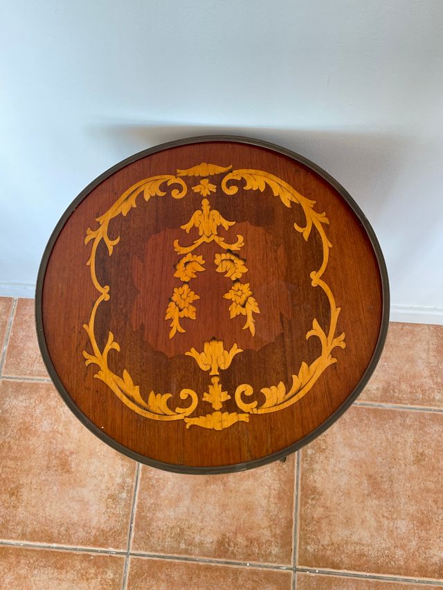Mesa lateral francesa em marchetaria do século XIX
