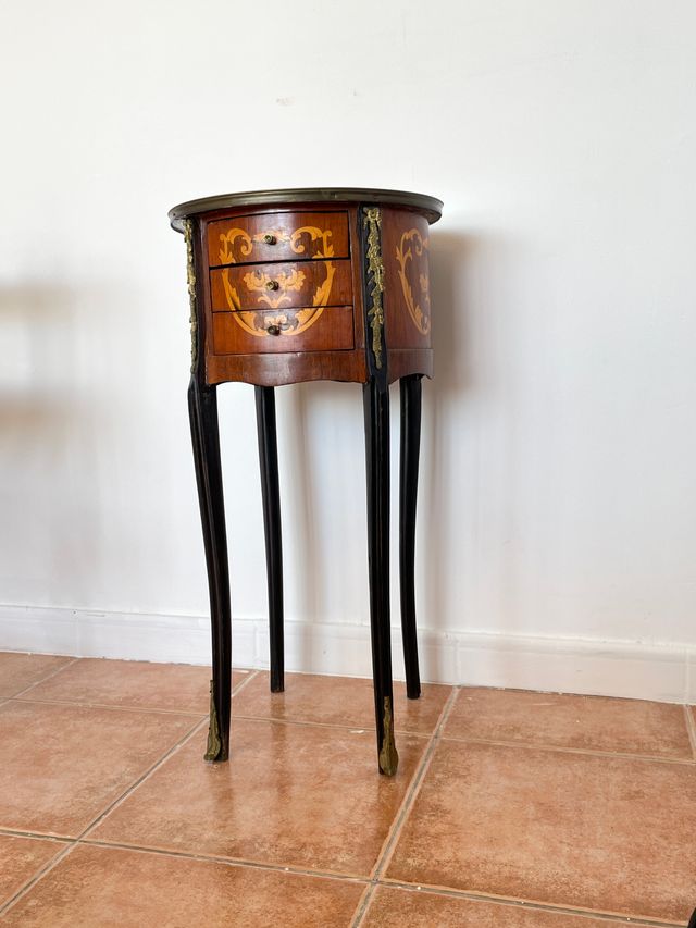 Mesa lateral francesa em marchetaria do século XIX