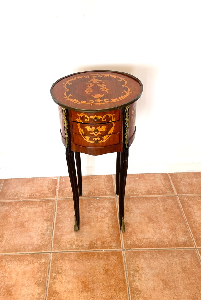 Mesa lateral francesa em marchetaria do século XIX