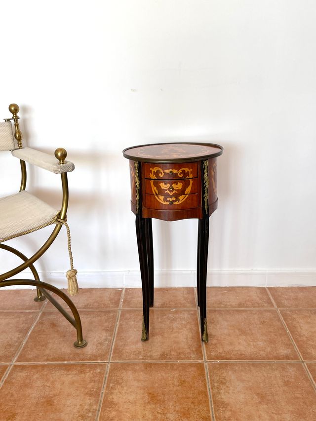 Mesa lateral francesa em marchetaria do século XIX