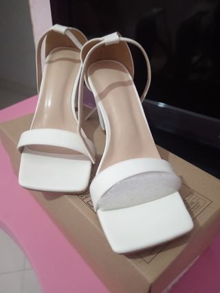 Scarpe con tacco 