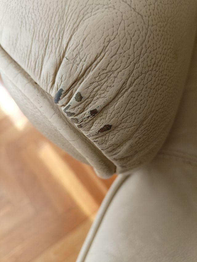 Sillón Tipo Stressless y Reposapiés Piel Beige