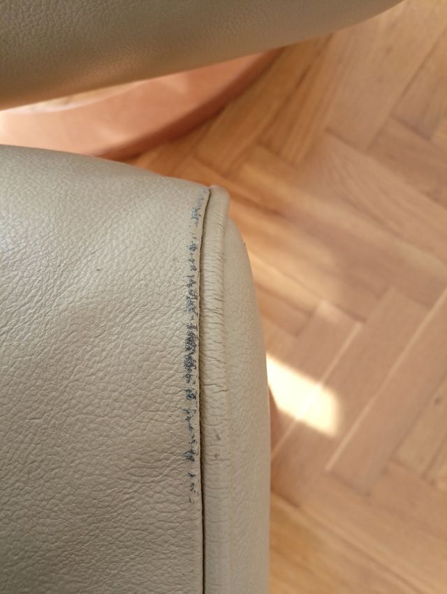 Sillón Tipo Stressless y Reposapiés Piel Beige