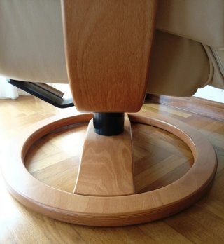 Sillón Tipo Stressless y Reposapiés Piel Beige