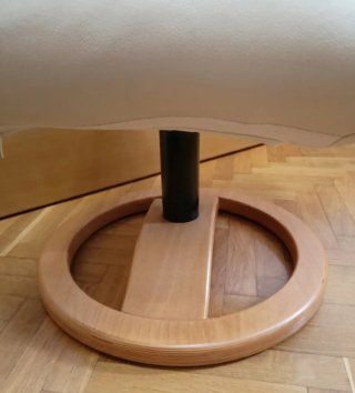 Sillón Tipo Stressless y Reposapiés Piel Beige