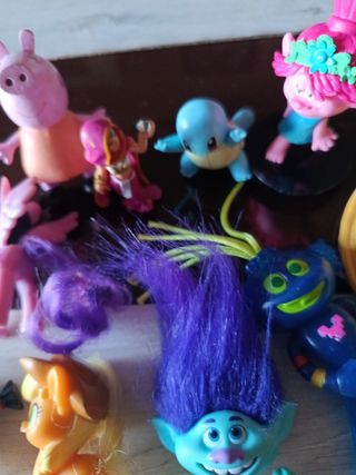 Colección de muñecos de juguete