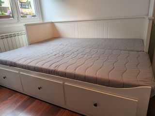 Diván HEMNES IKEA 3 cajones + 2 colchones