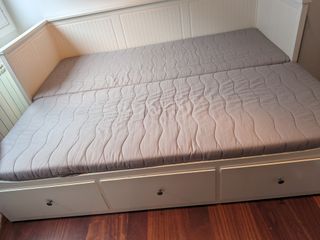 Diván HEMNES IKEA 3 cajones + 2 colchones