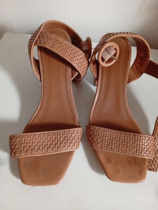 Sandalias de tiras tejidas color cuero