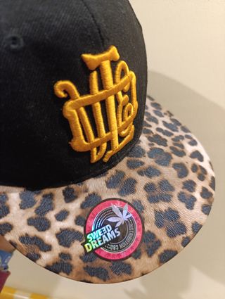 Gorra visera plana animalprint