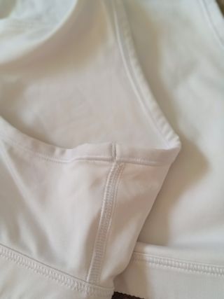 Top deportivo Puma blanco