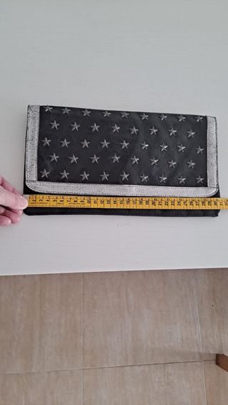 Bolso de mano negro y plata con estrellas