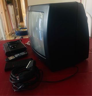 TV Vintage Kooltek Negra con TDT y Mandos