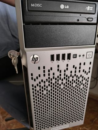 Servidor HP ProLiant ML310e Gen8 v2