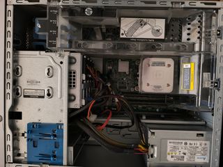 Servidor HP ProLiant ML310e Gen8 v2