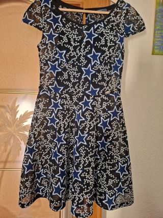 Vestido Negro con Estrellas Azules