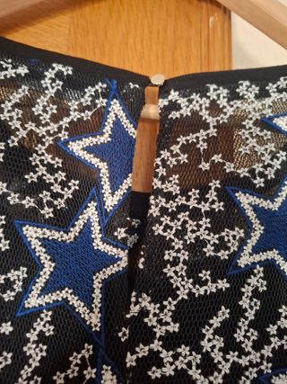 Vestido Negro con Estrellas Azules