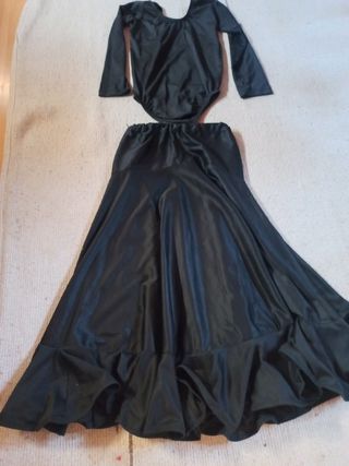Falda flamenca y maillot negro niña.
Talla 8 años.