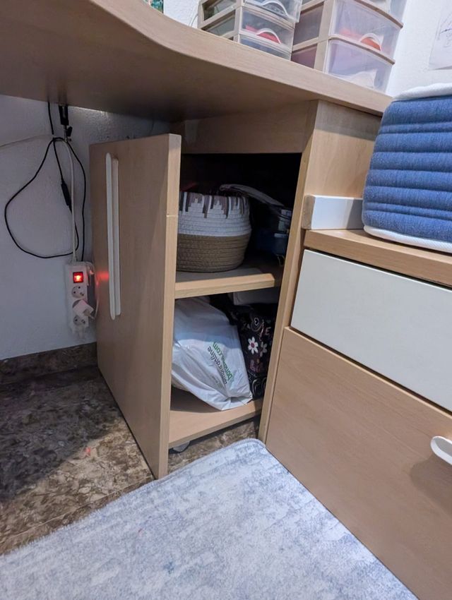 Muebles dormitorio infantil, doble cama y escritor