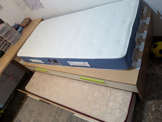 Muebles dormitorio infantil, doble cama y escritor