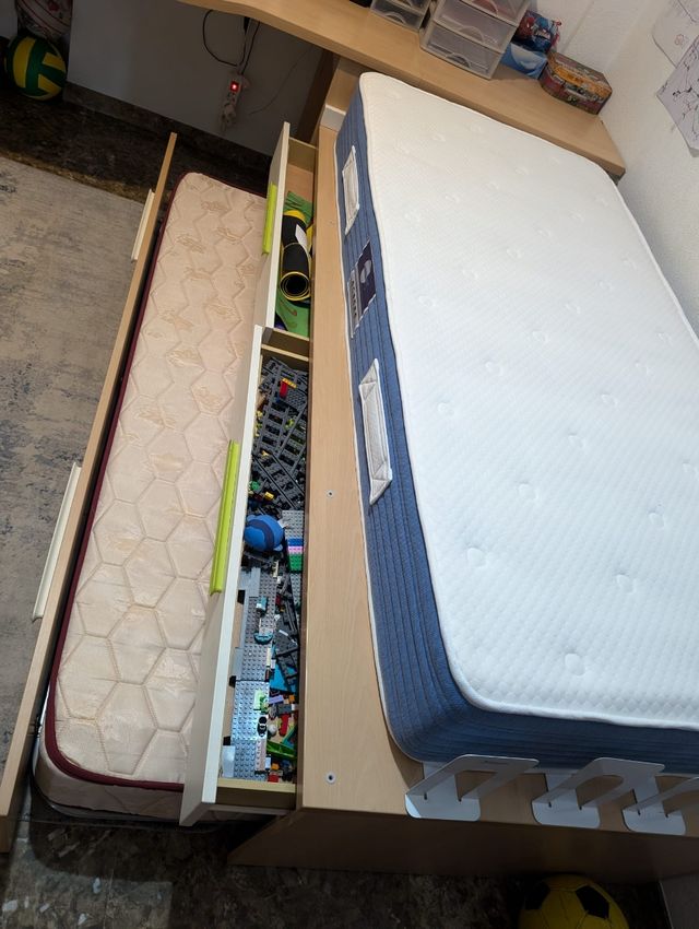 Muebles dormitorio infantil, doble cama y escritor