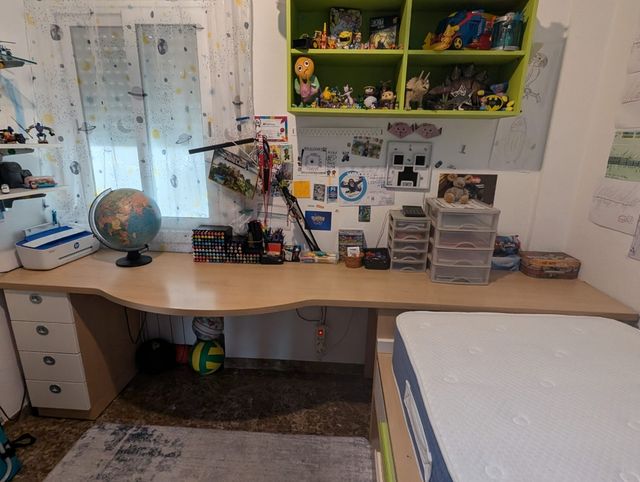 Muebles dormitorio infantil, doble cama y escritor