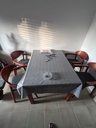 Mesa comedor + 4 sillas madera y cristal
